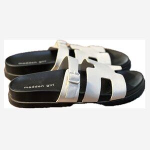 Madden Girl Sandal Women's Size 8M Darlaa White Paris Slip On Cushioned Buckle